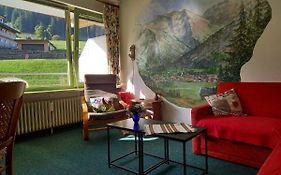 Aparthotel 333 mit Schwimmbad Kleinwalsertal